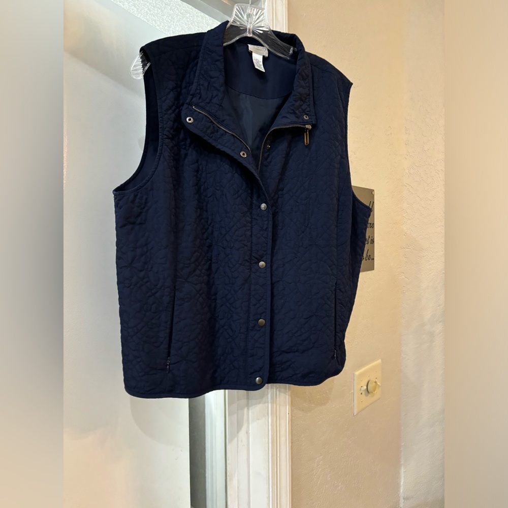 Chico’s - Full Zip/Snap Vest - size 3 (XL) Women’s Navy Quilted with Pockets